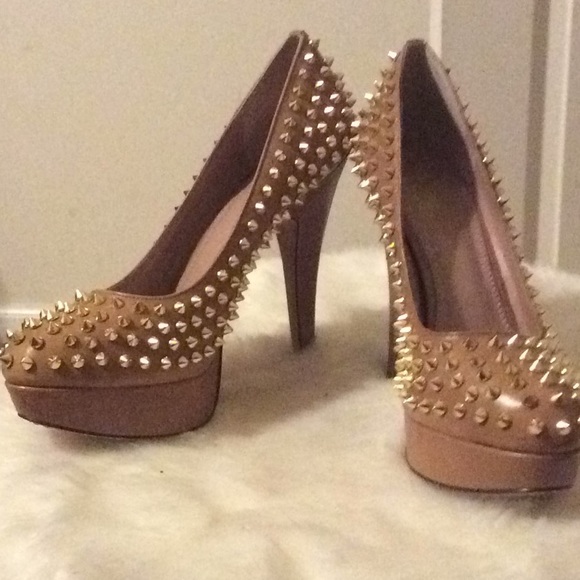 Spiked stiletto platform pump - Picture 2 of 8